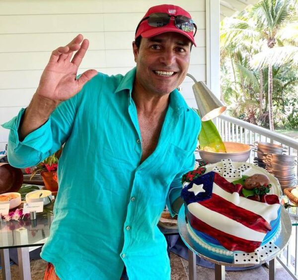 Así celebró Chayanne su cumpleaños 54 Con su tradicional pastel de la