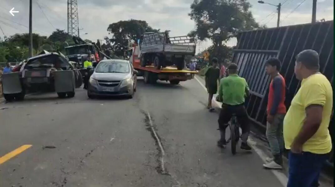 Accidente De Tr Nsito En El Empalme Deja Al Menos Cuatro Personas