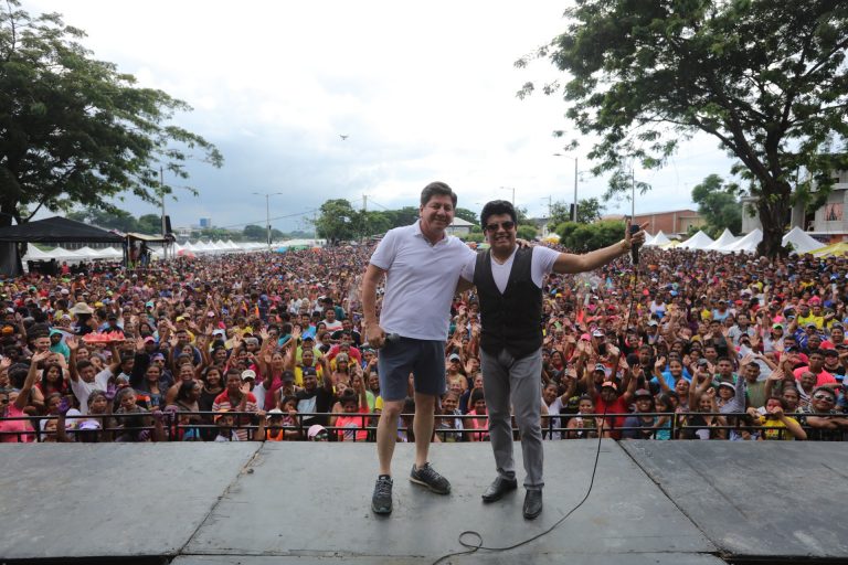 Show artístico encantó a 30 mil personas en la playita del salto