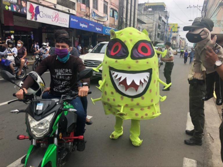 ‘Paquito policía’ emprendió campaña sobre las medidas de bioseguridad en Quevedo