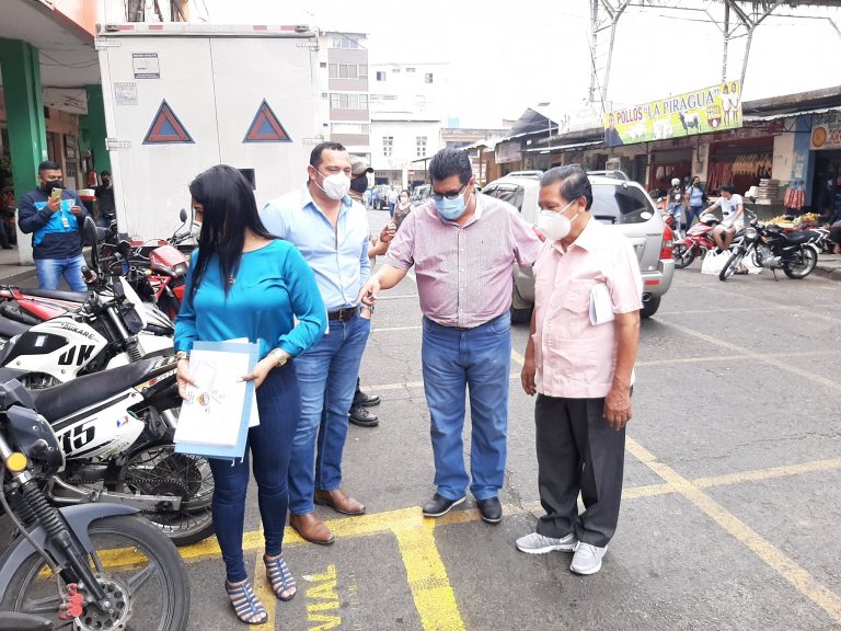 Quevial y la Comisaría socializan los parqueaderos de taxis con los comerciantes formales