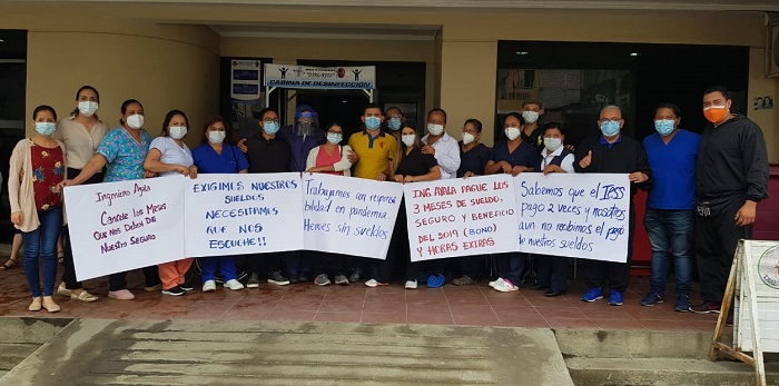 Personal médico de la Unidad de Hemodiálisis Dial Los Ríos de Ventanas levantaron su voz de protesta porque están impagos