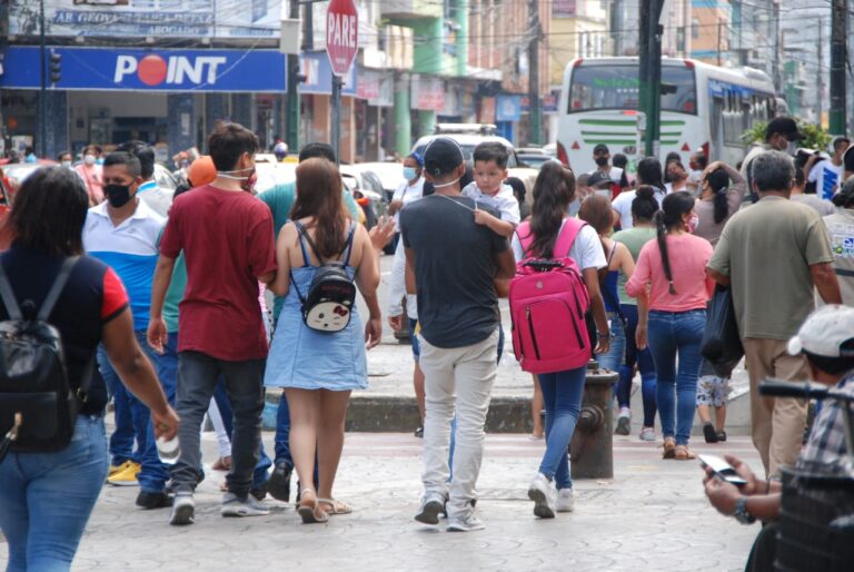 Ajetreo comercial en Quevedo es más intenso por cercanía de fiestas de Navidad y Fin de Año