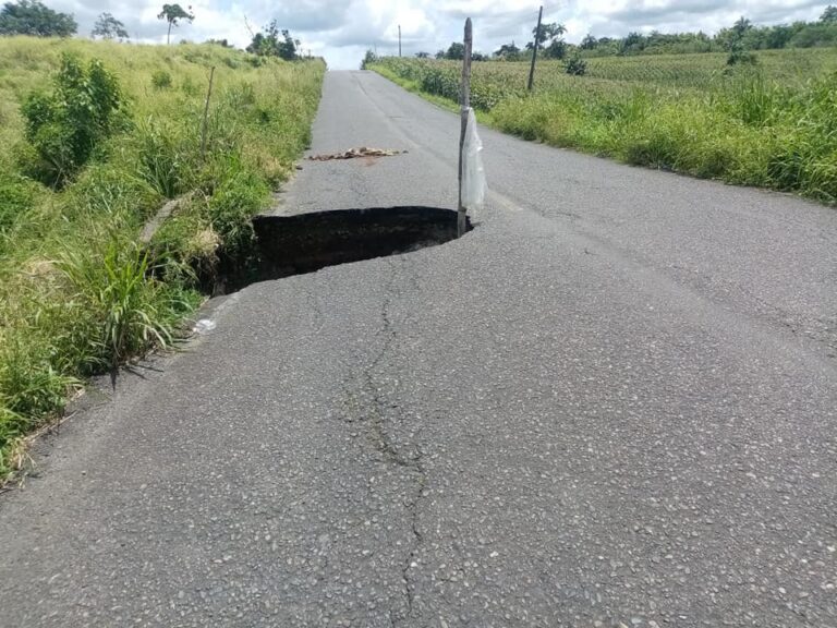 El cantón Mocache incomunicado por vía San Carlos tras hundimiento de la carretera