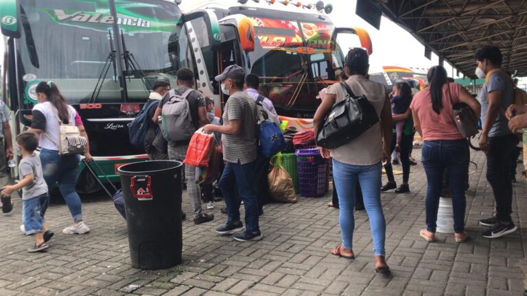 «Hay que apagar motores»: Transportistas convocan a paro  en Ecuador