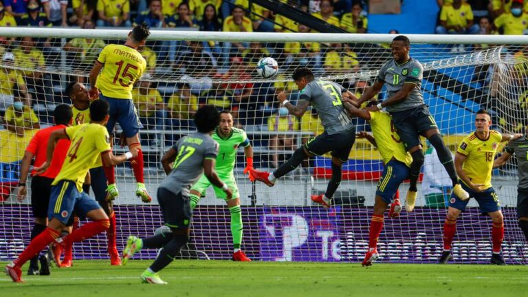 Barcelona entrenó en el Monumental preparándose para el Clásico del Astillero 