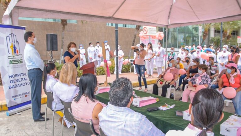 El hospital del IESS de Babahoyo realizó una charla por el día de la lucha contra el cáncer de mama 