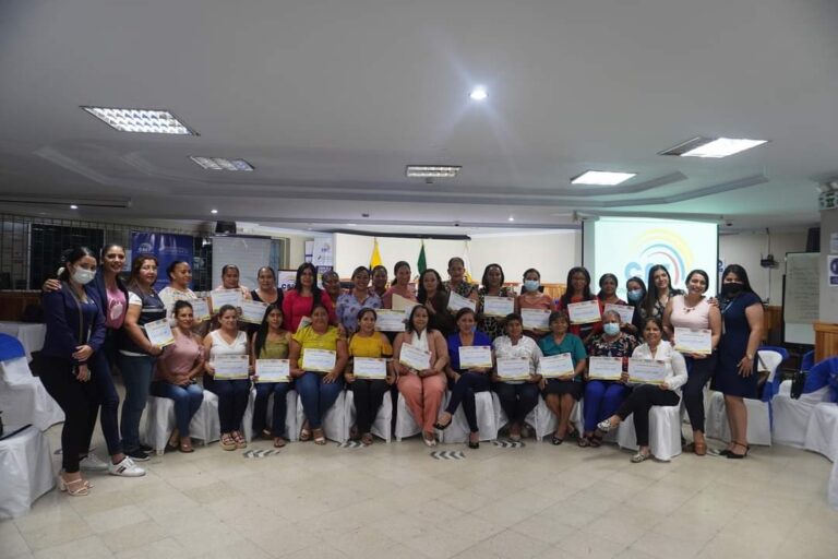 CNE y IDD brindó taller de «Género y Liderazgo- Participación Política de las Mujeres» en Los Ríos