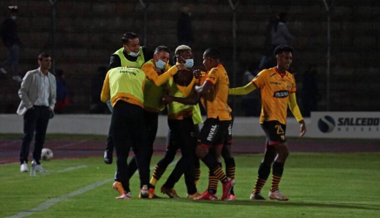 Barcelona SC gana en Riobamba y sigue en puestos de Copa Libertadores