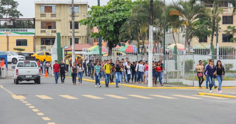 Demoras en el informe del COE Local para autorizar clases presenciales en la Universidad Técnica de Babahoyo. 