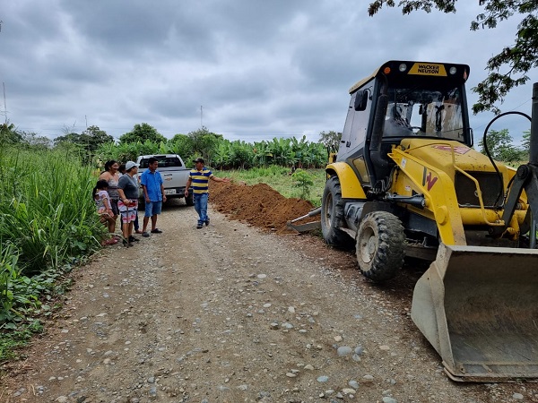 Vinces: Ampliación de redes de agua beneficiará a los habitantes de El Hacha