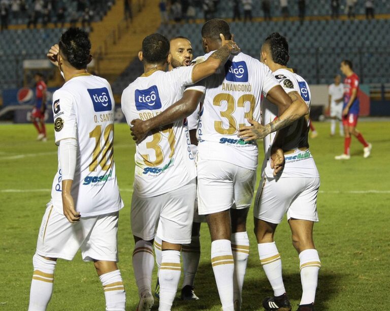 Juan Luis Anangonó: gol y clasificación para semifinales del fútbol de Guatemala