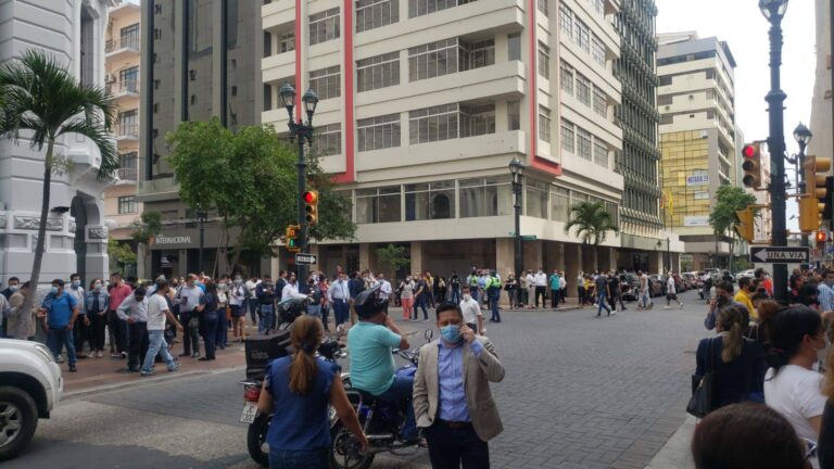 Se registra incendio en edificio de la CFN, en el centro de Guayaquil