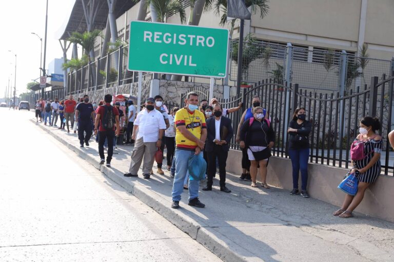 En Guayaquil no se da solución al paro parcial de buses 