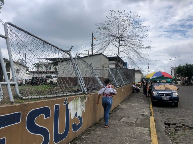 Dos años con el cerramiento dañado en el hospital Sagrado Corazón de Jesús