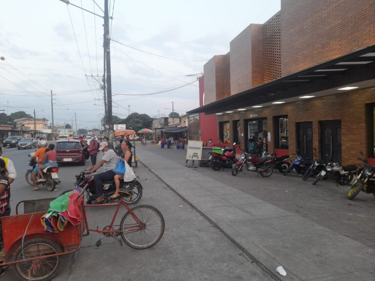 Dos comerciantes luchan por sobrevivir frente al Covid-19 