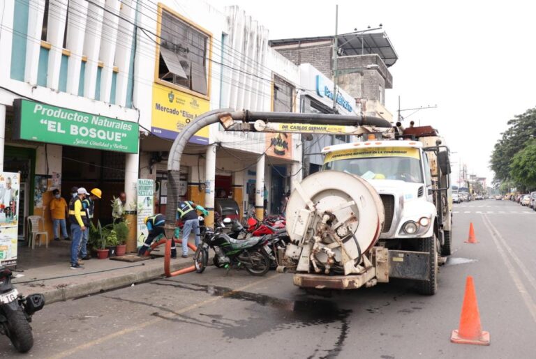 Mercados reciben trabajos de limpieza previo a la etapa invernal 