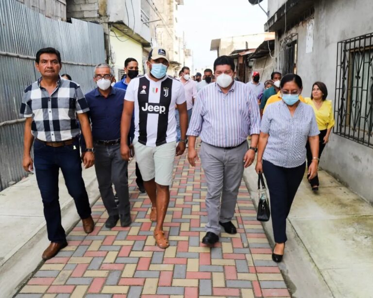 Callejones lodosos fueron adoquinados en Cristo del Consuelo 