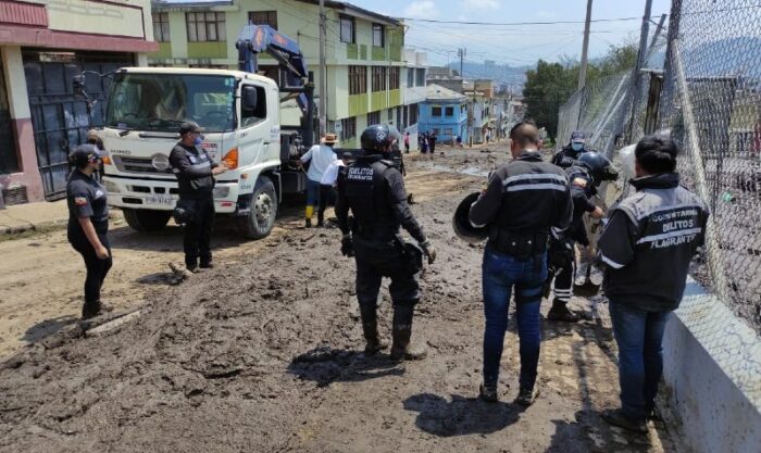 Rastrean a grupo de falsos policías; ellos niegan ser paramilitares