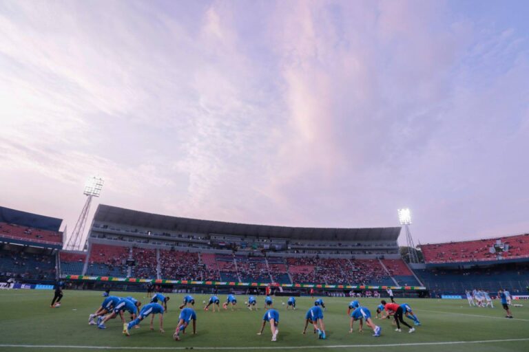 Fútbol de Paraguay busca consenso por aforo completo en estadios 