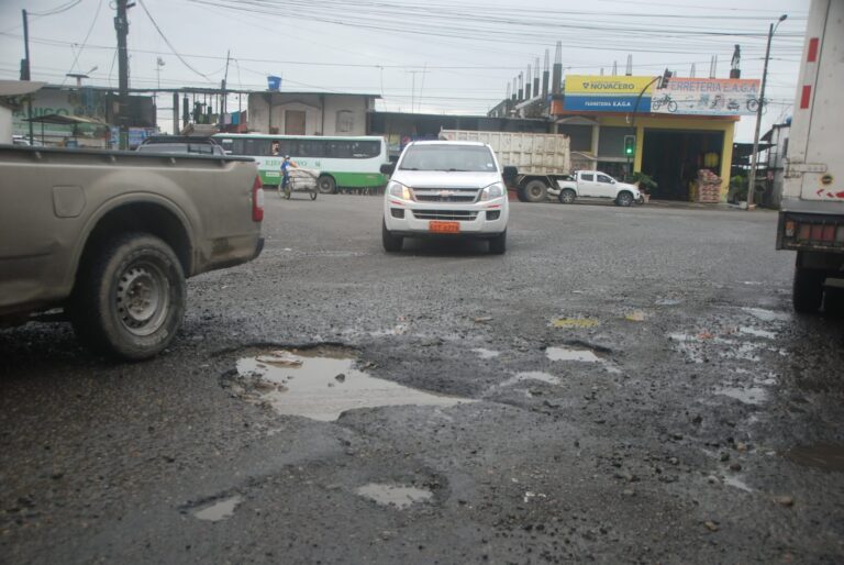 El ingreso a la vía a Cañalito se encuentra devastado por los baches