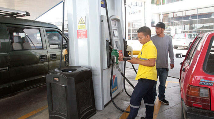 Conductores cambian gasolina Súper por combustible de menor precio