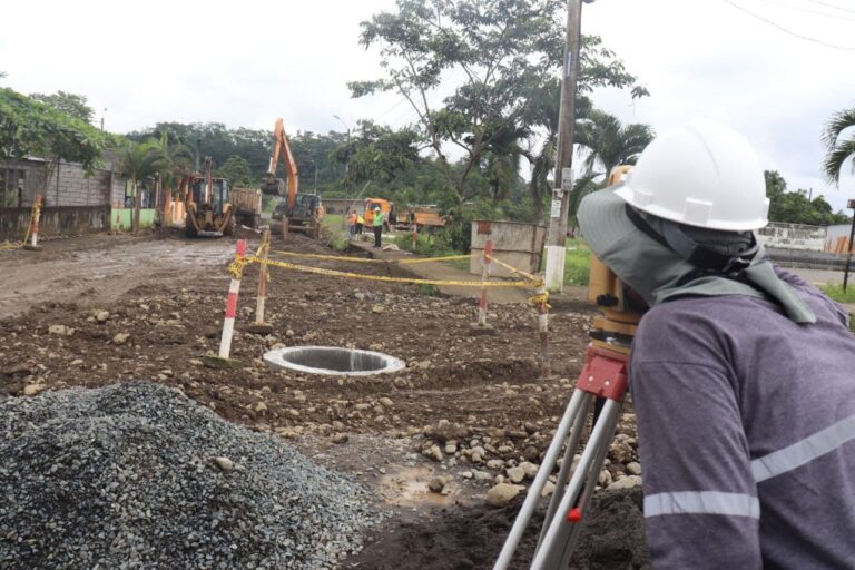 Sigue construcción de colectores matrices para el sistema de alcantarillado sanitario