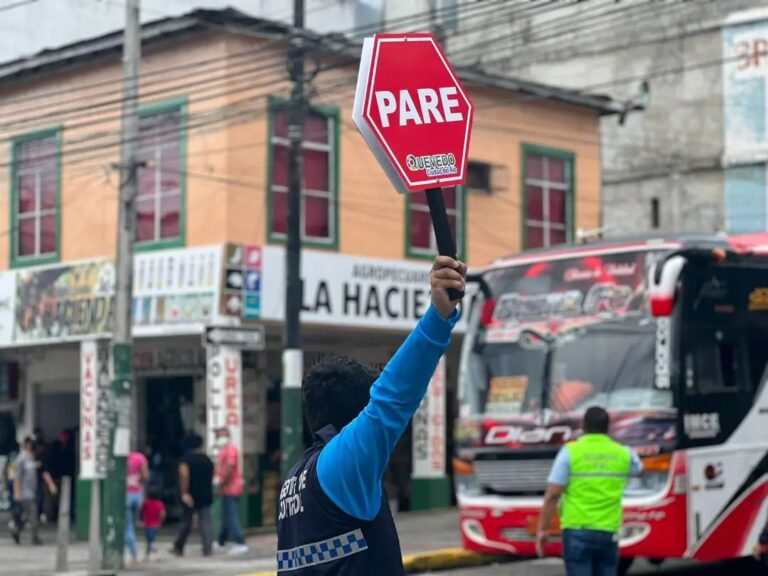 Agente municipal fue agredido mientras colaboraba con el tránsito