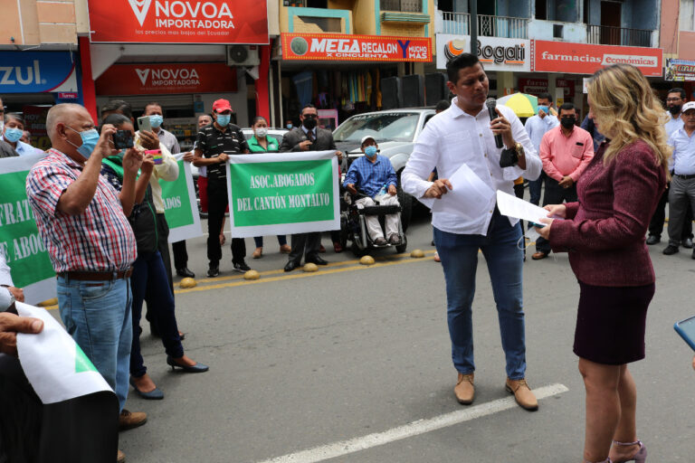 Babahoyo: Gremio de abogados de Los Ríos hicieron plantón en respaldo a Unificación de las Salas Multicompetentes