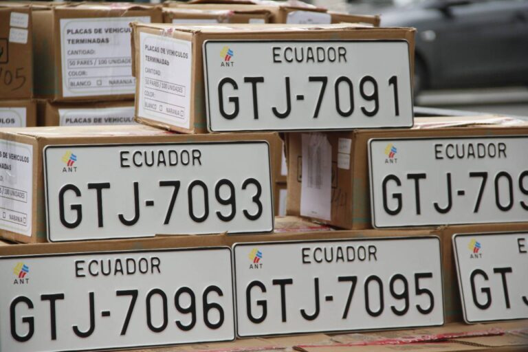 Llegó lote de más de 16.000 placas a Guayaquil 