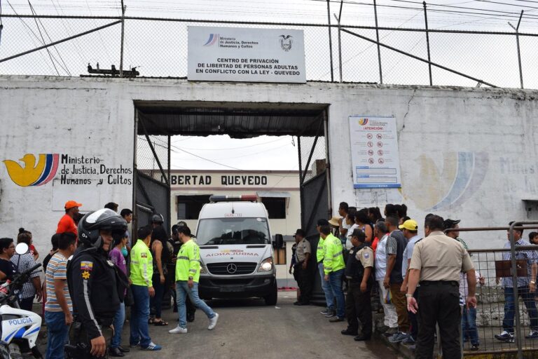 En cárcel de Quevedo hallan ahorcados a dos PPL