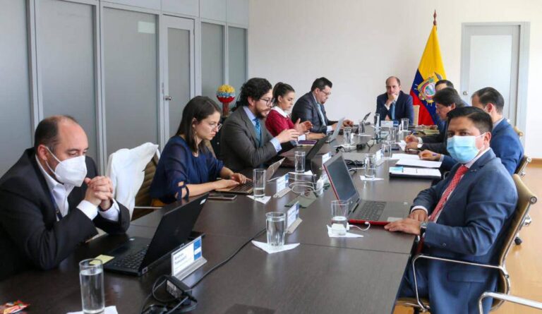 5 mil millones alcanza Ecuador en aprobaciones de contratos