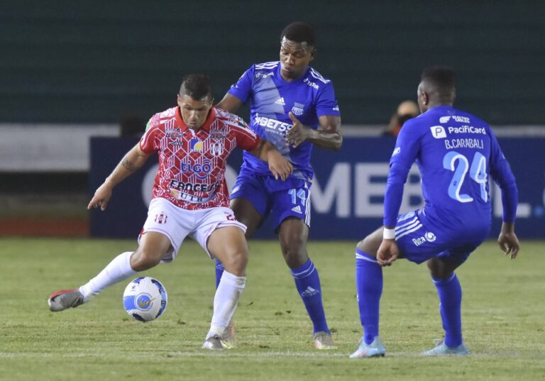 Caras largas en Emelec tras estreno en Copa Libertadores