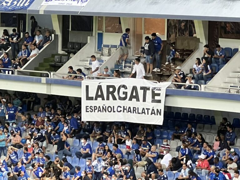 Por exhibir pancarta, LigaPro multó a Emelec con $10.000