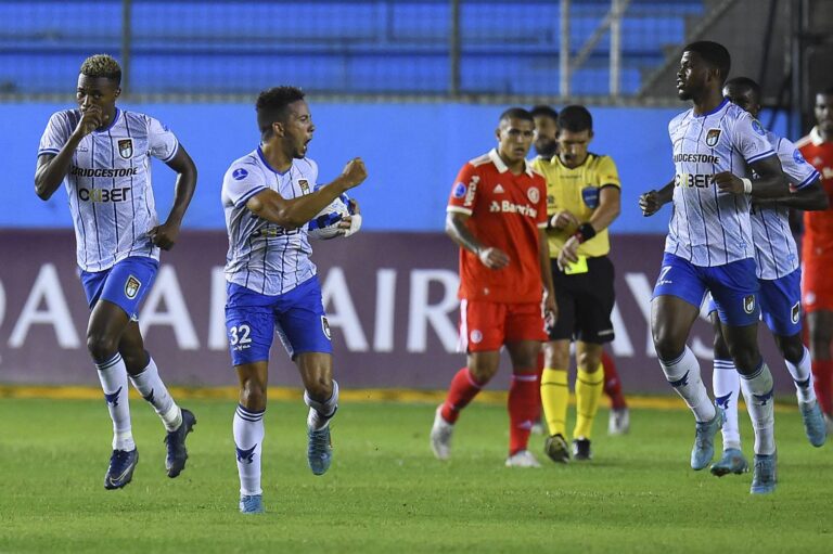 Vibrante empate de Nueve de Octubre ante el Inter de Porto Alegre 