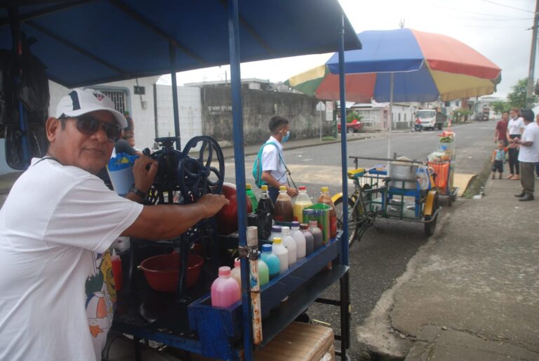 Comerciantes ambulantes se activan por las clases presenciales