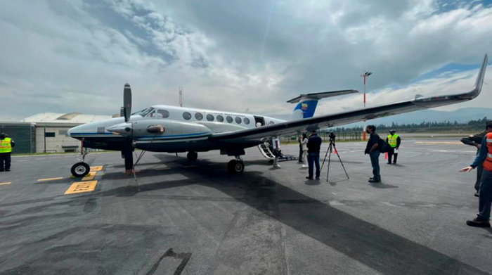 Policía presentó avión ambulancia para traslado de pacientes