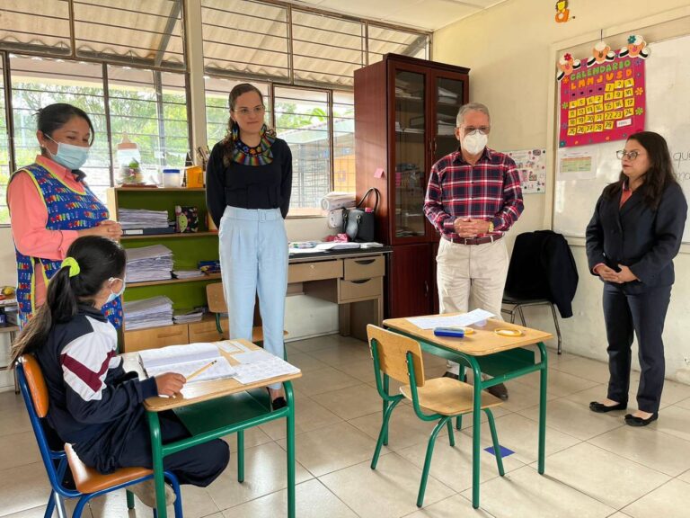 Hay lineamientos para uso de mascarillas en expresos, aulas y patios 