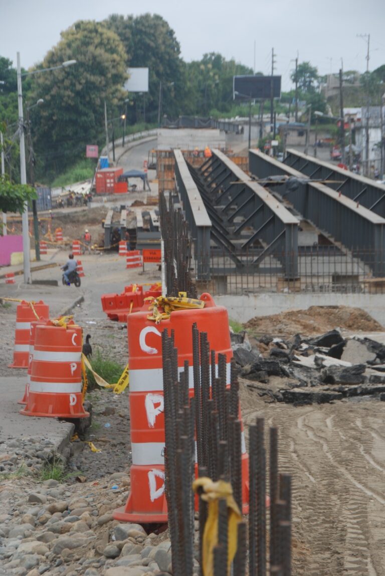 Puente a desnivel alcanza un 40% de avance