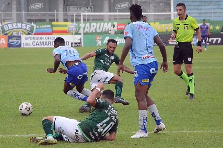 Macará se lleva el empate contra Orense en partido caliente y con expulsados