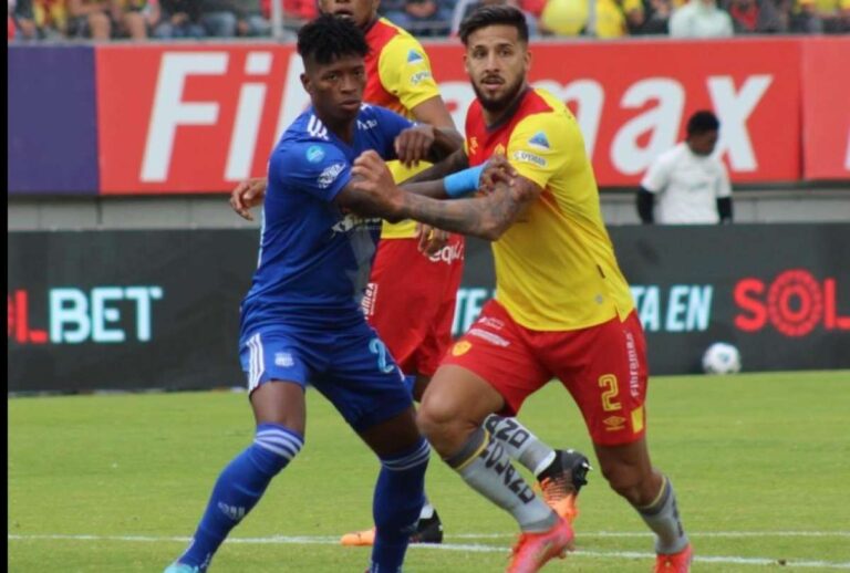 Aucas salvó el invicto ante Emelec y sigue como líder de la segunda etapa