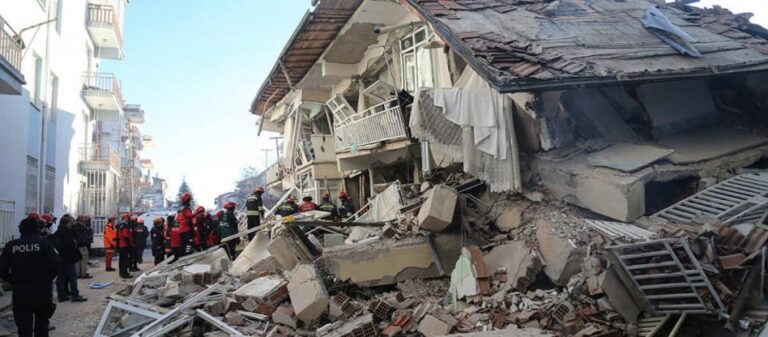 16 personas muertas por el terremoto de 7,6 que sacudió Papúa Nueva Guinea