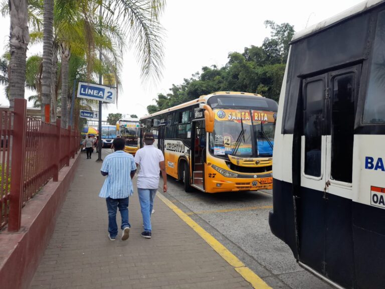 Conductores de buses urbanos piden resguardo policial en Puertas Negras