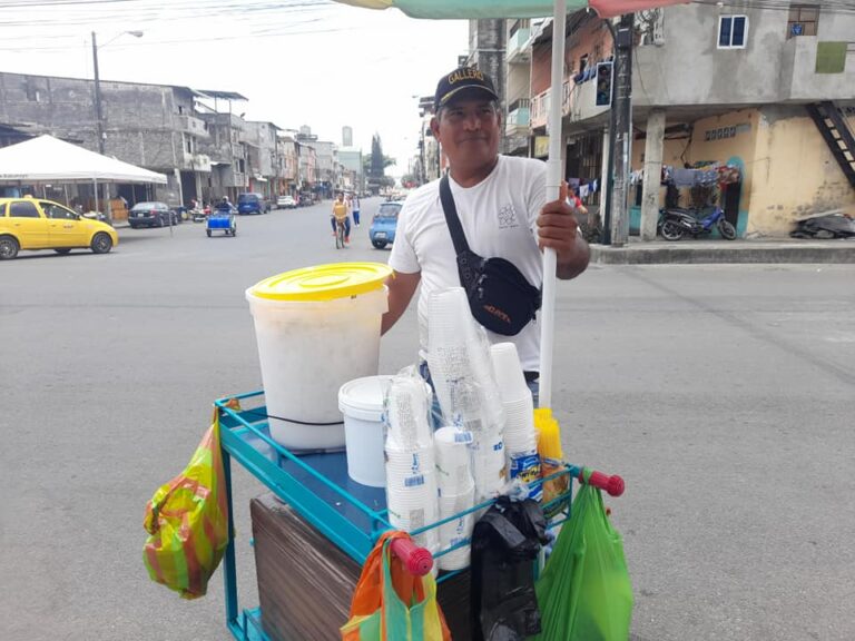 Cuando hay desfiles y fiestas patronales, ‘el negocio se pone bonito’