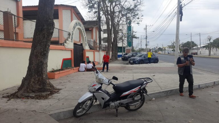 Falsa alarma de bomba causó temor en padres de familia de Babahoyo