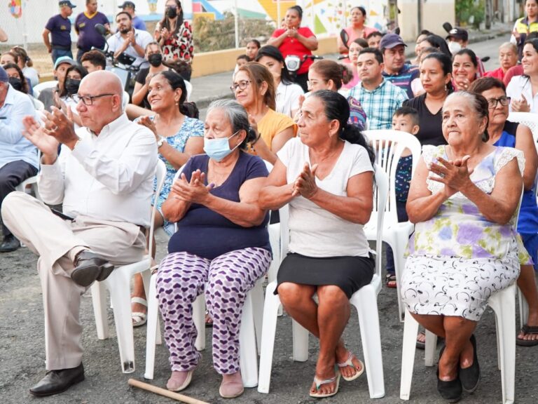 Carlos German anunció cancha múltiple en Barrio Lindo