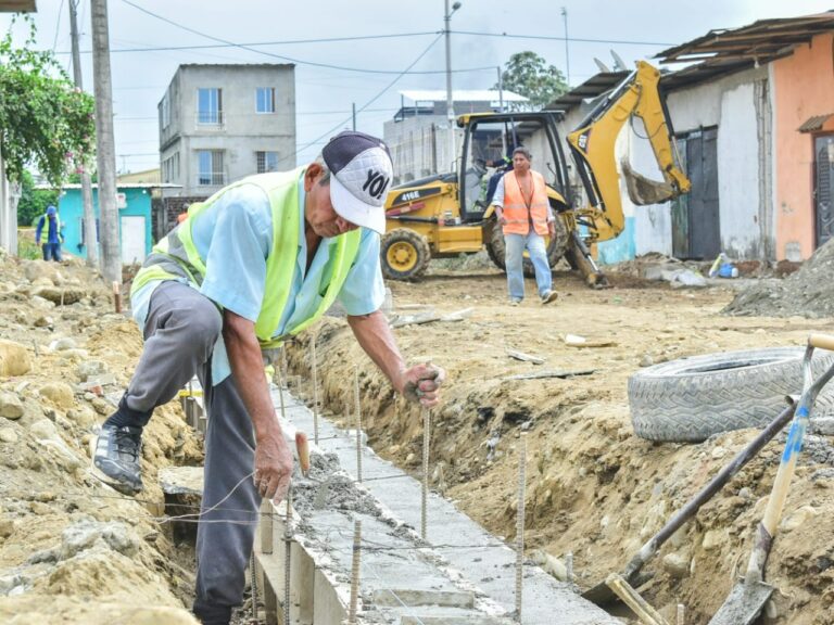 Alcaldía de Babahoyo trabaja en distintos proyectos que fortalecen los servicios básicos de la población