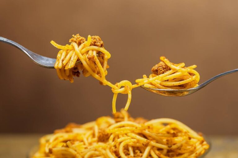 Le amputaron sus piernas por comer fideos