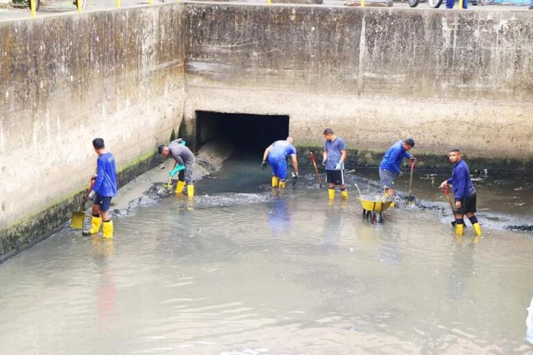 Alcaldía de Babahoyo ejecuta trabajos de limpiezas para evitar problemas con las lluvias