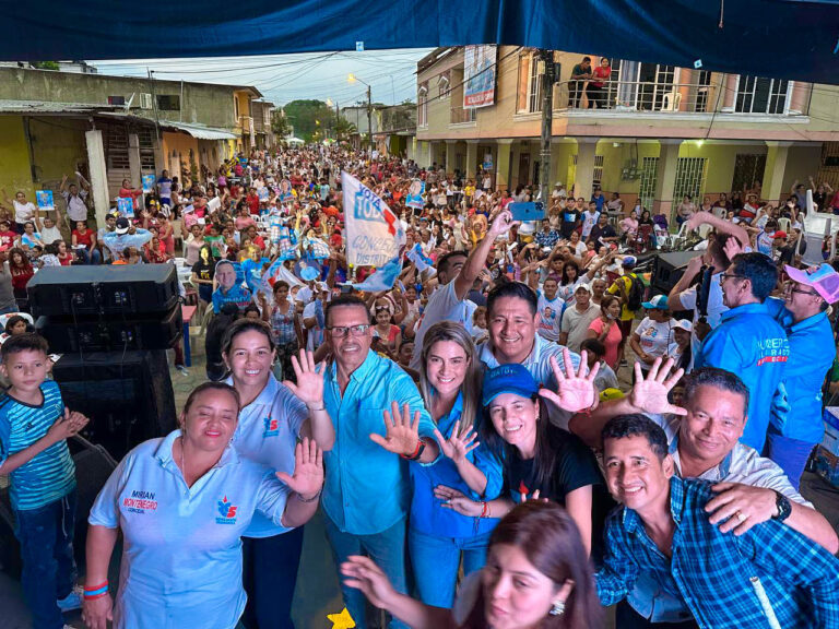 Concejales de la RC-5 recorren puerta a puerta para conocer las necesidades del pueblo